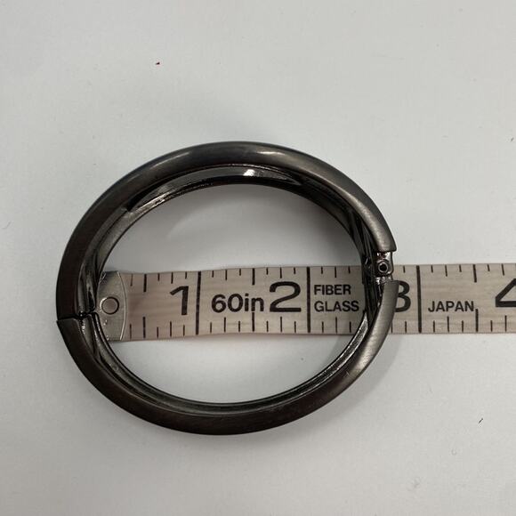 Gray rhinestone encrusted bracelet - Picture 6 of 6